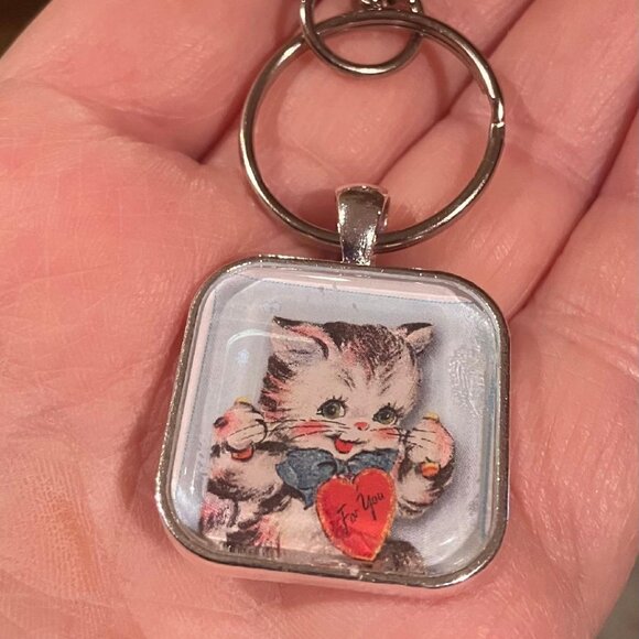 2/$12, 4/$20 Kitten With Heart Keychain - Picture 2 of 3